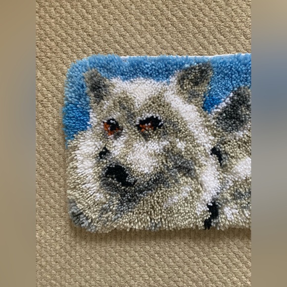 Wolf dog Latch hook rug 12 x 20” - Picture 2 of 6
